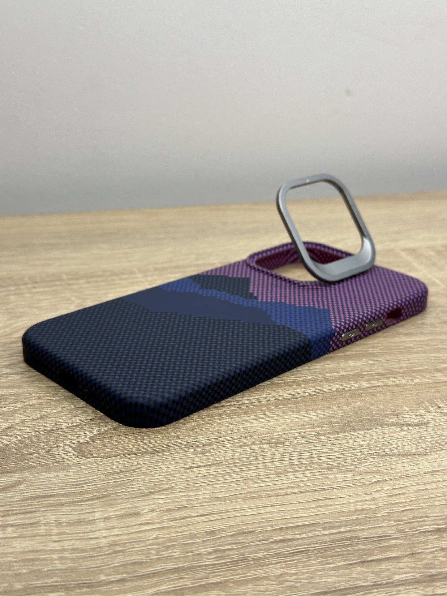 Antichoc carbon MagSafe support