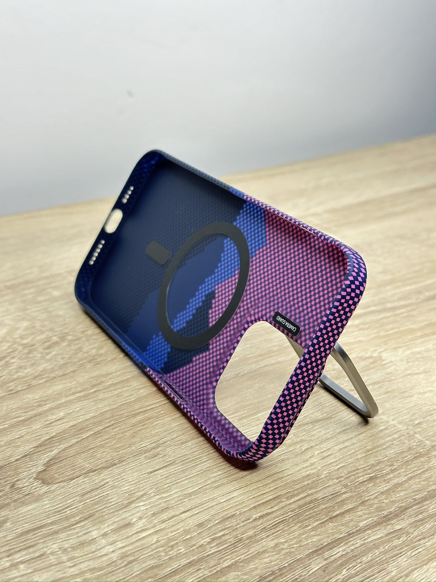 Antichoc carbon MagSafe support