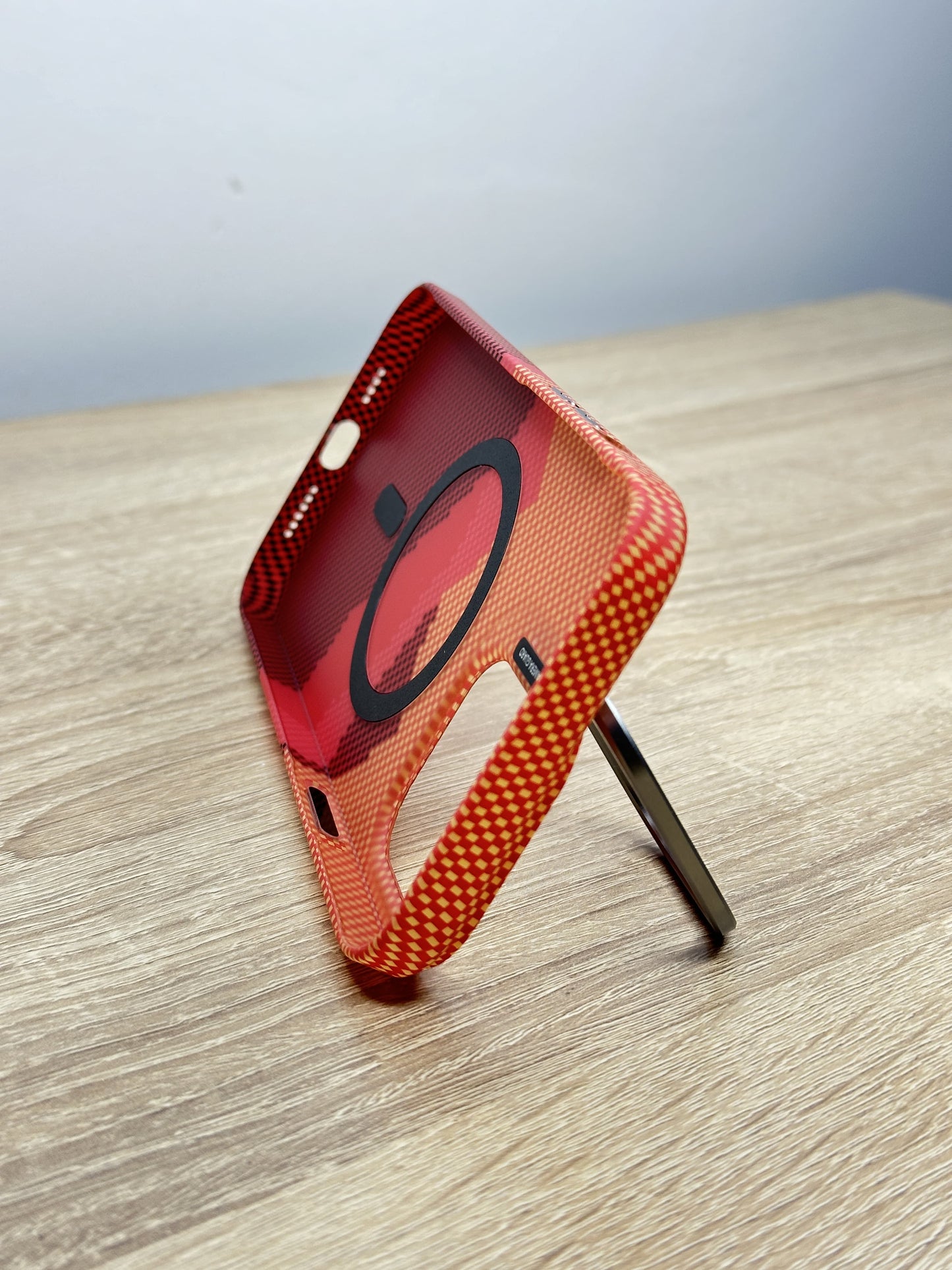 Antichoc carbon MagSafe support