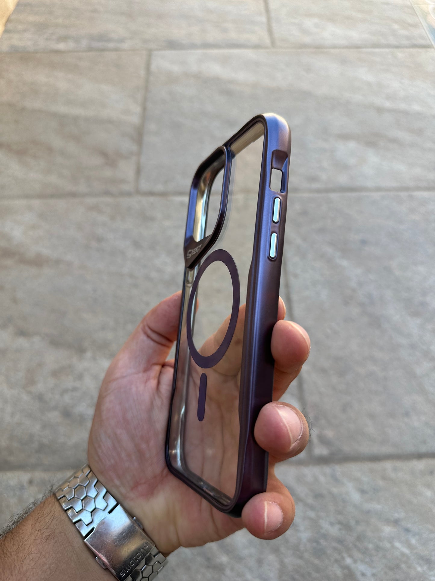 Gear4 MagSafe violet