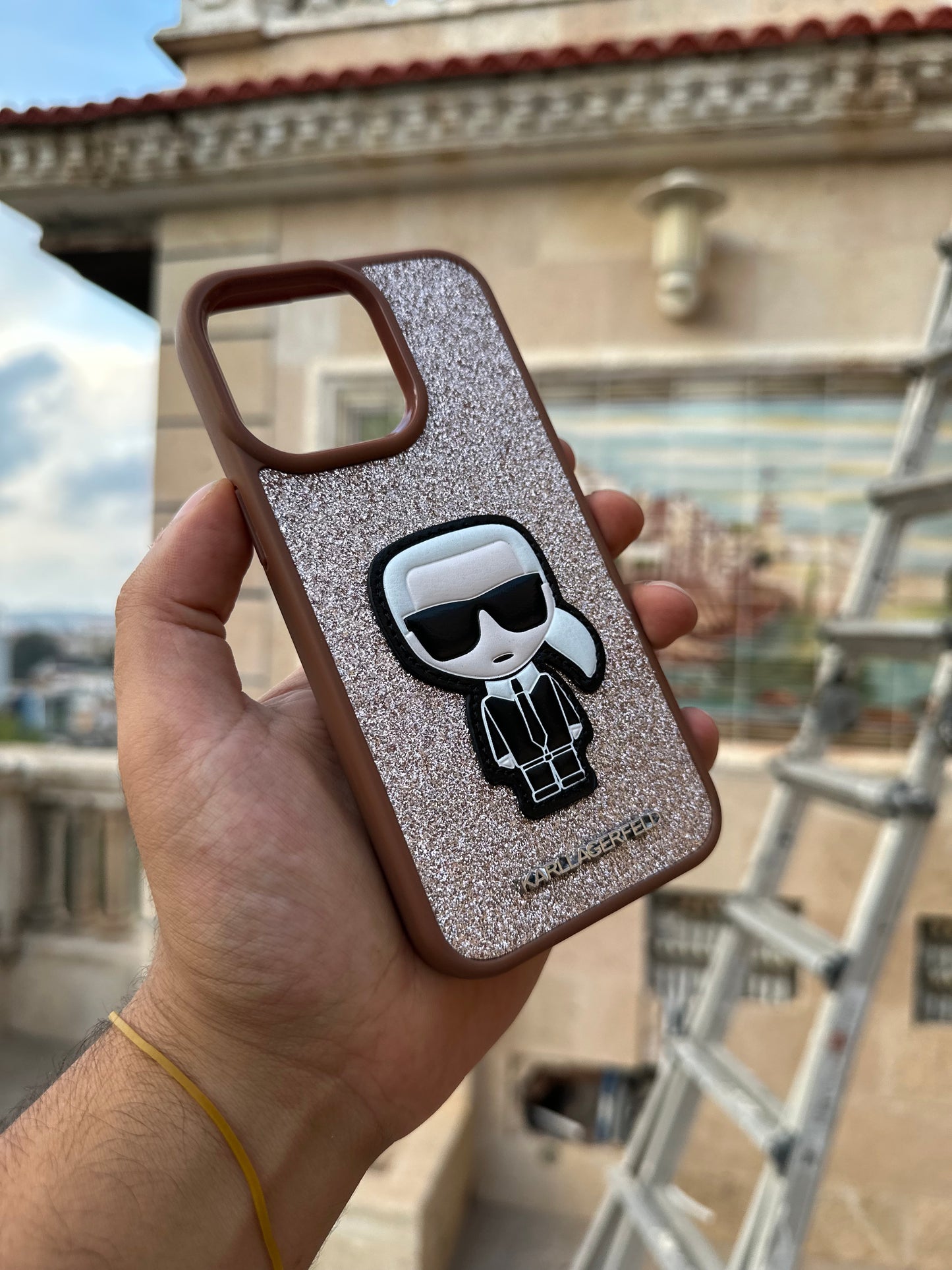 Karl Lagerfeld brillant