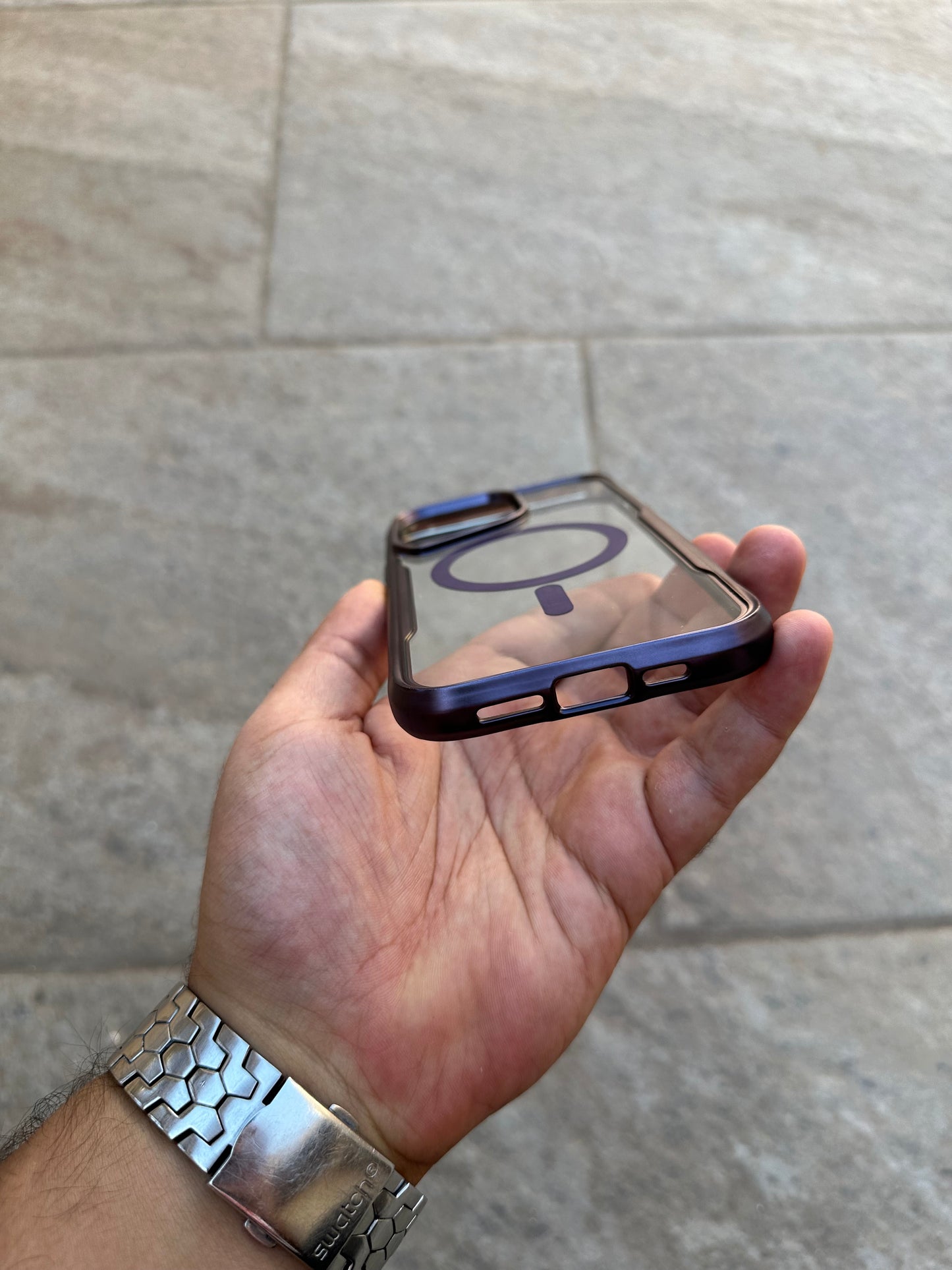 Gear4 MagSafe violet