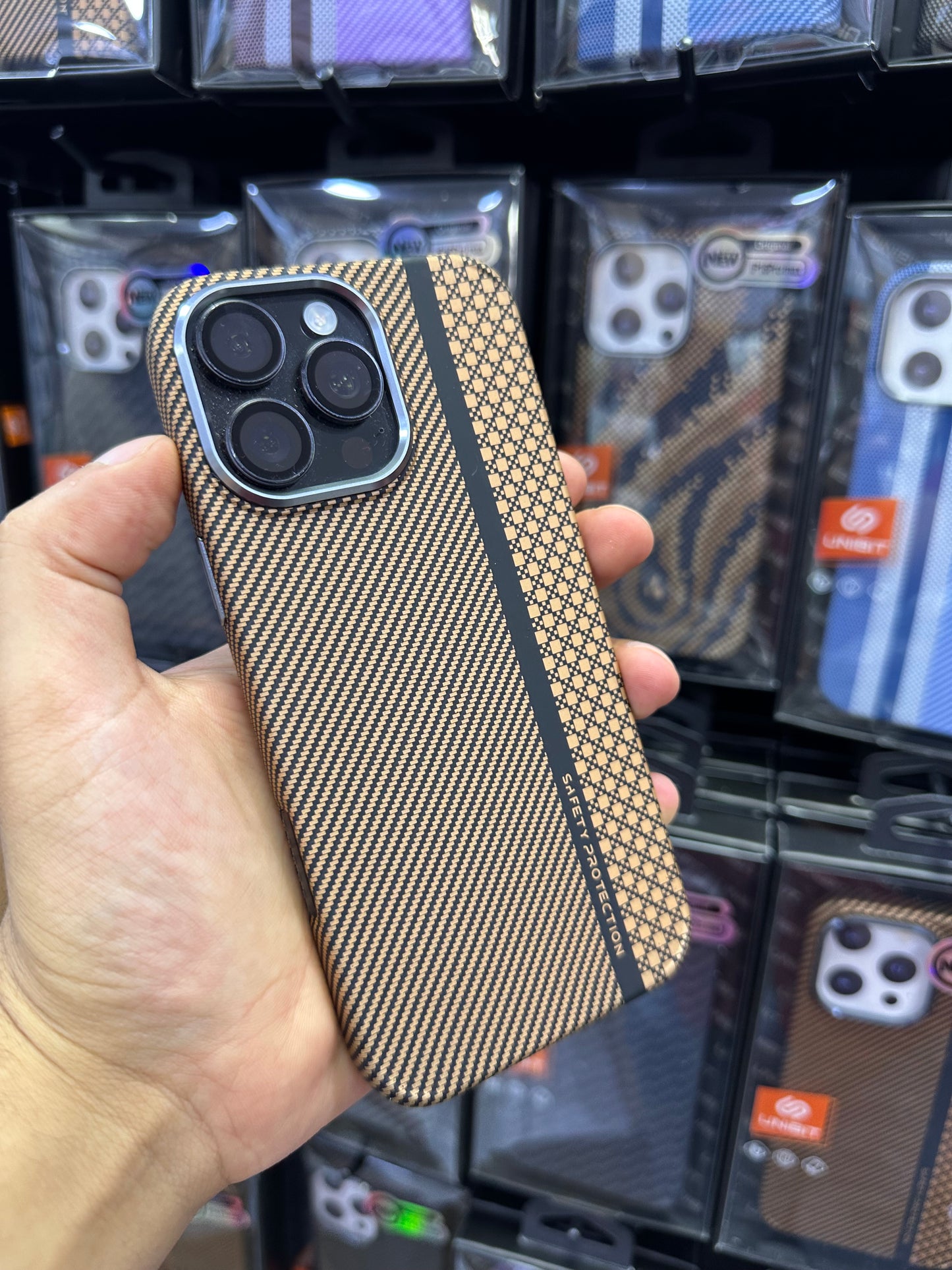 CASE CARBON