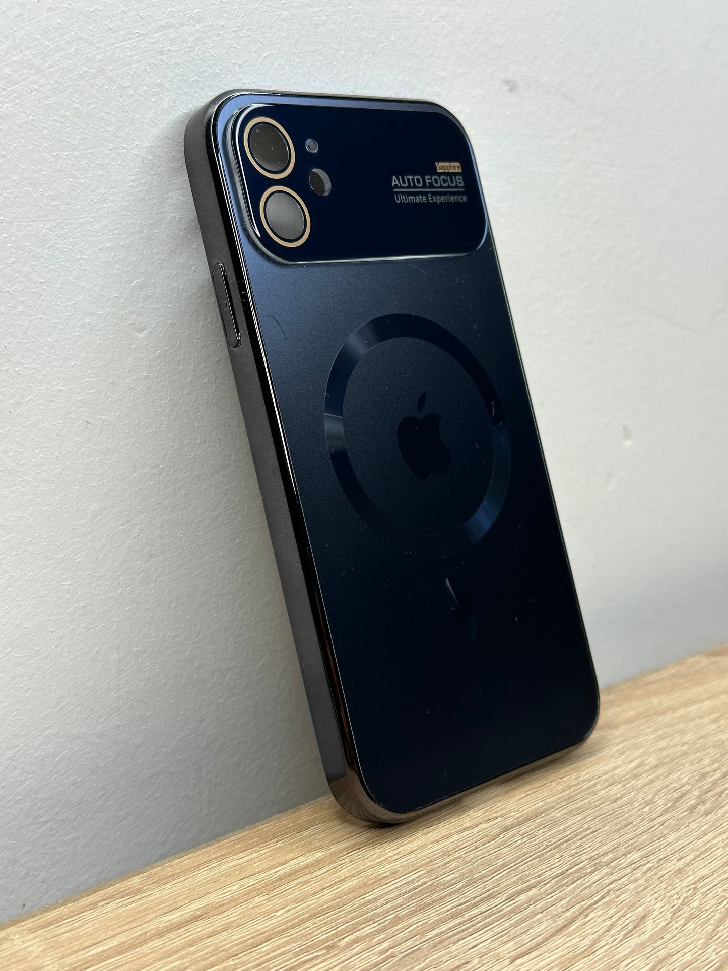 Auto focus MagSafe