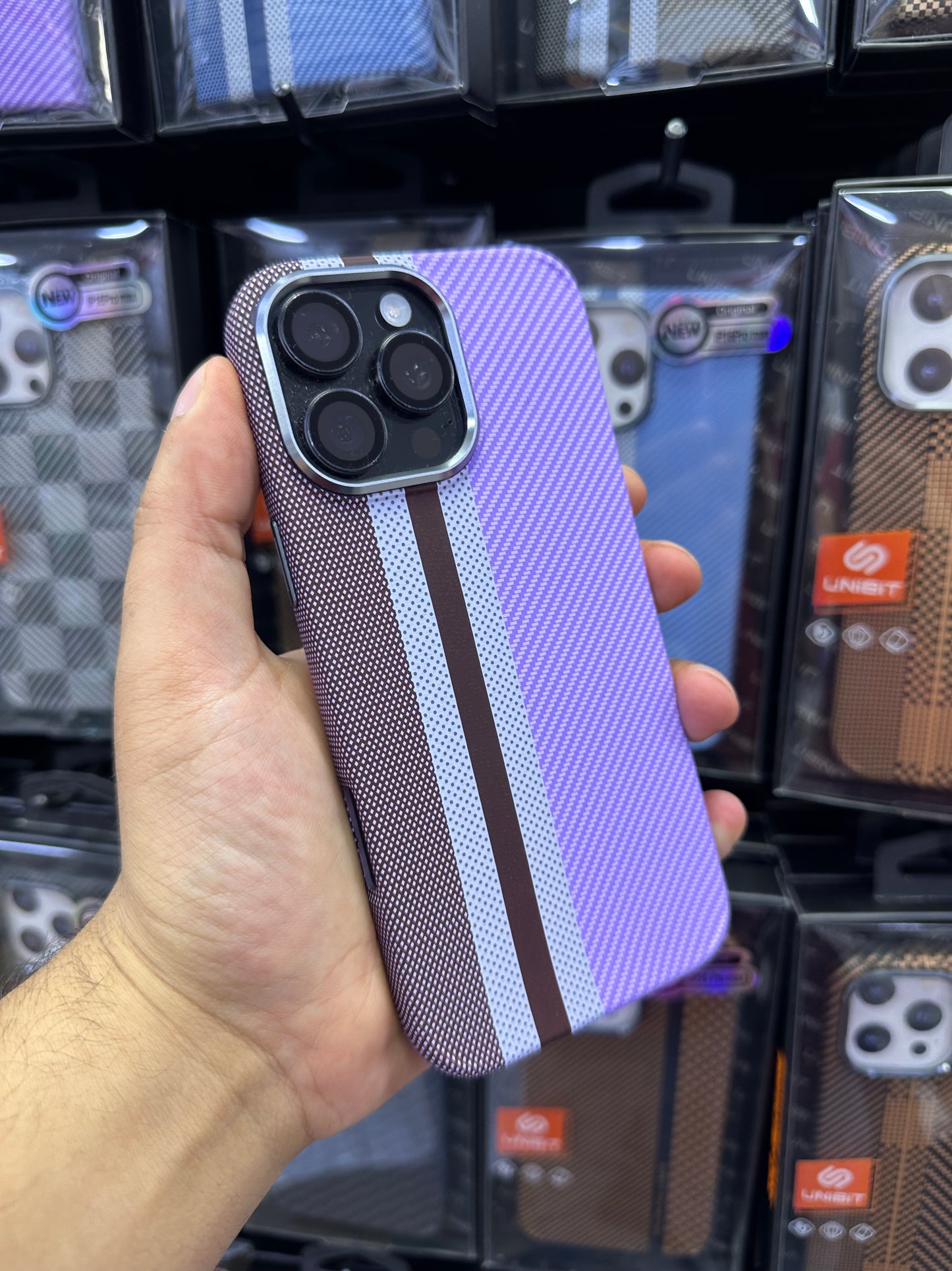 CASE CARBON