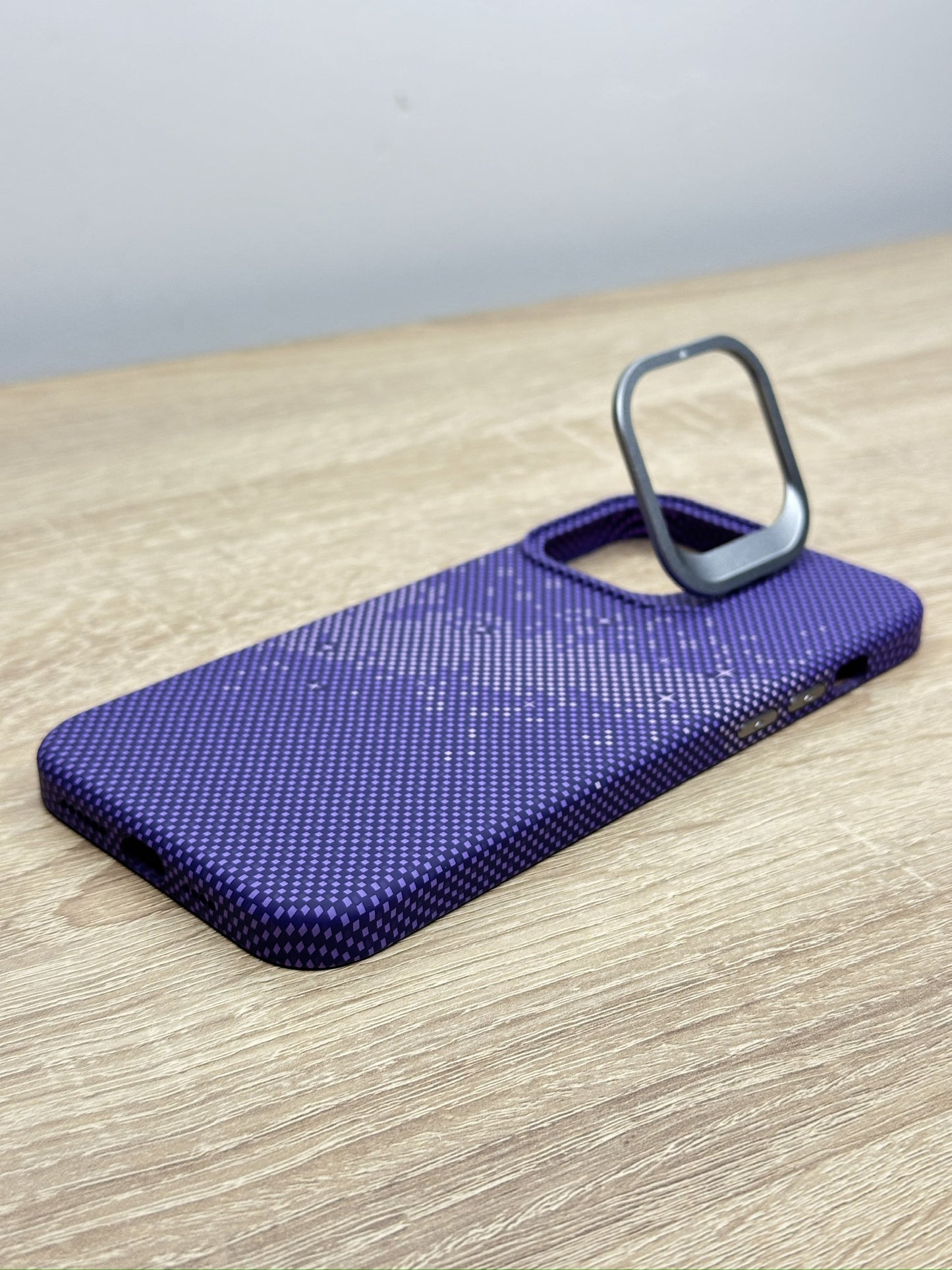 Antichoc carbon MagSafe support