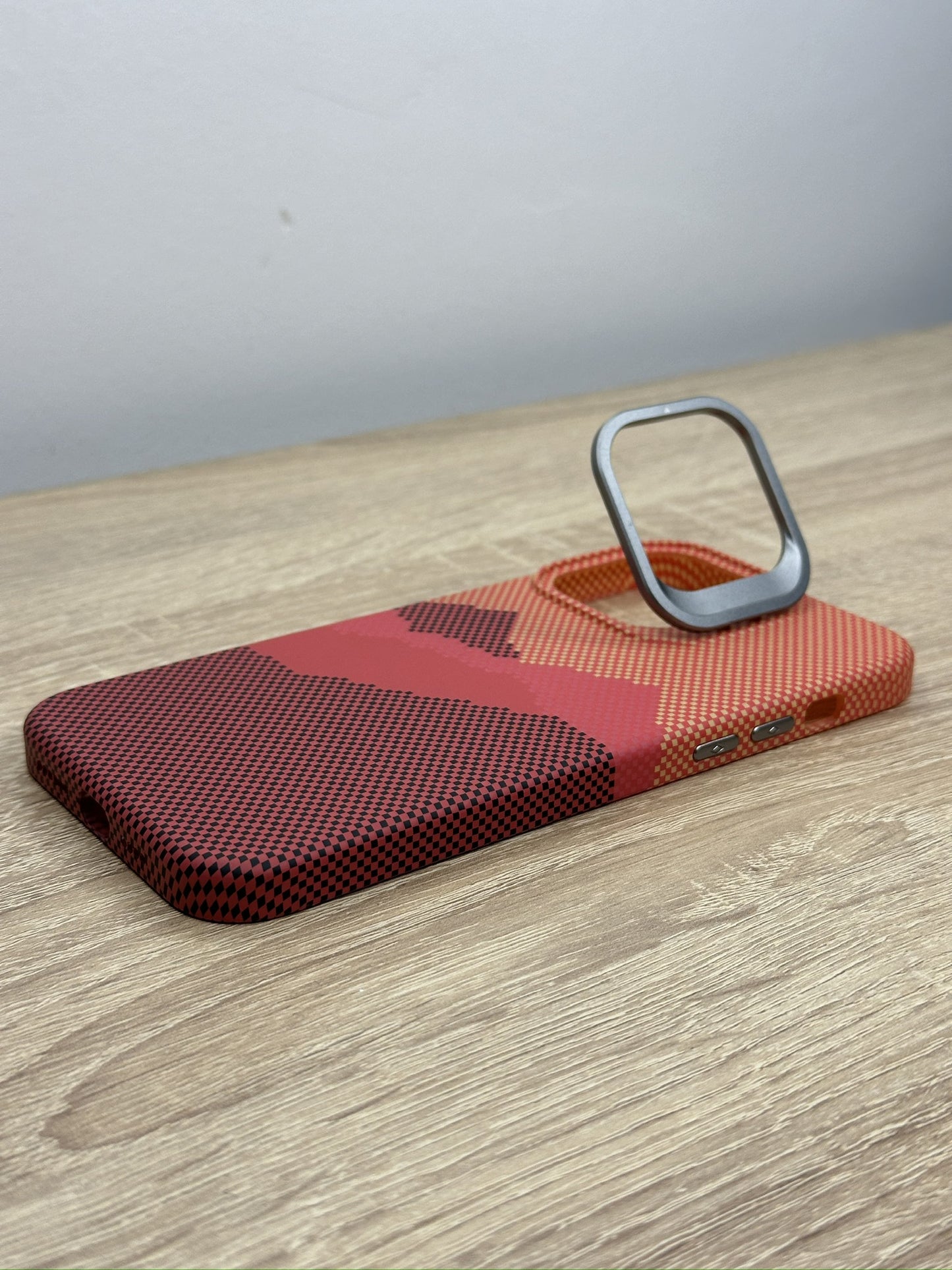 Antichoc carbon MagSafe support