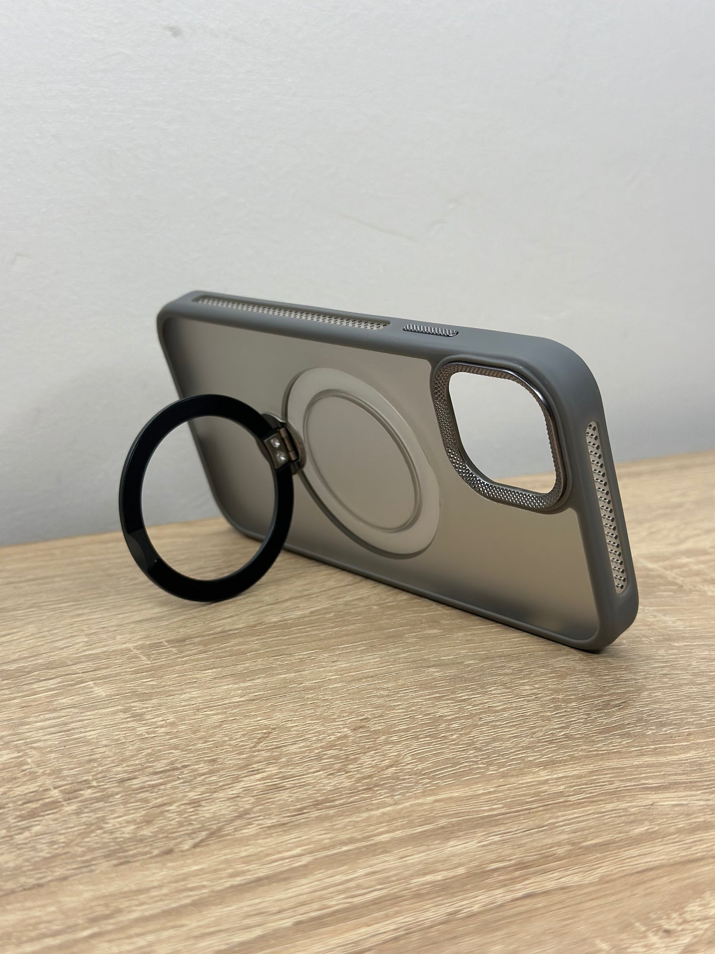 Maxprotect supports MagSafe